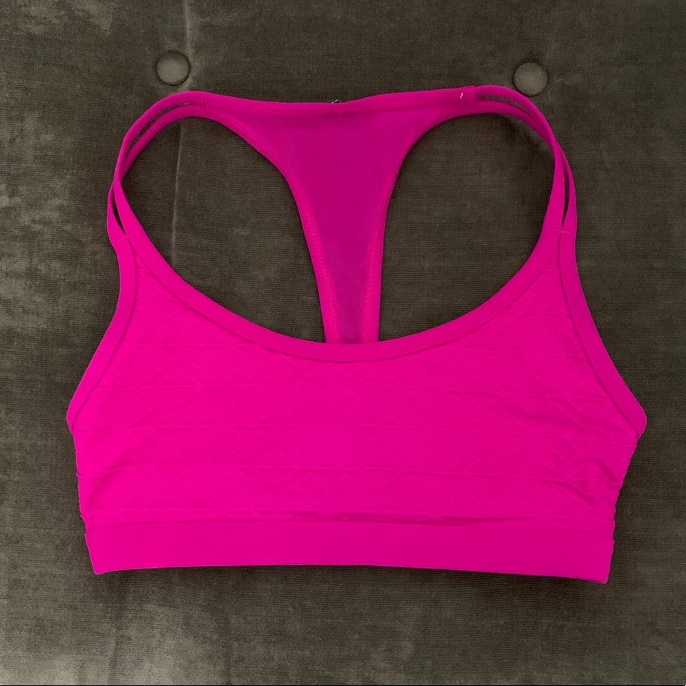 Beautiful hot pink Lorna Jane sports bra